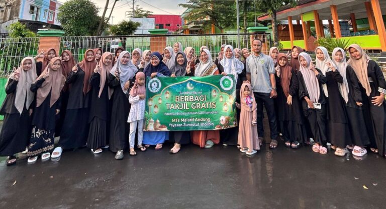 OSIM MTs Ma’arif Andong Gelar Aksi Berbagi Takjil Gratis