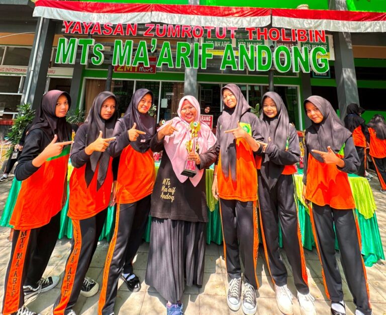 Keseruan Lomba Adu Penalti Meriahkan HUT RI di MTs Ma’arif Andong